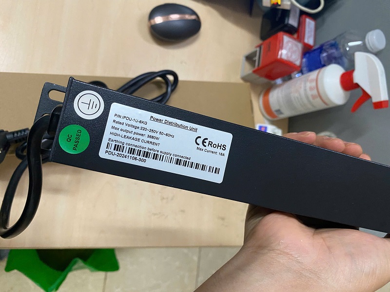 Thanh nguồn PDU 12 ổ cắm CB16A cao cấp , Dây dài 1.5m, chuẩn Rack