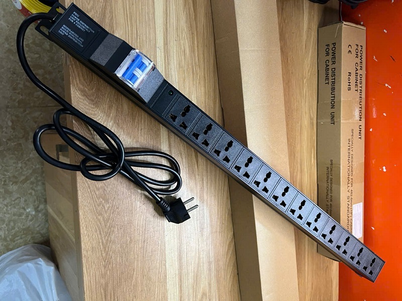 Thanh nguồn PDU 12 ổ cắm CB16A cao cấp , Dây dài 1.5m, chuẩn Rack