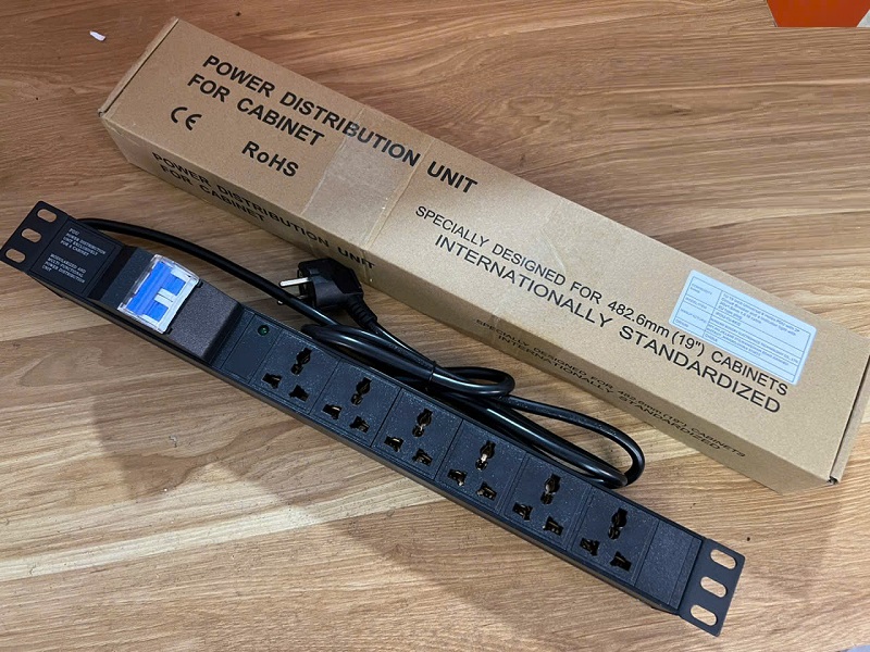 Thanh nguồn PDU 6 ổ cắm đa năng dây dài 1.5m CB16A Cao cấp